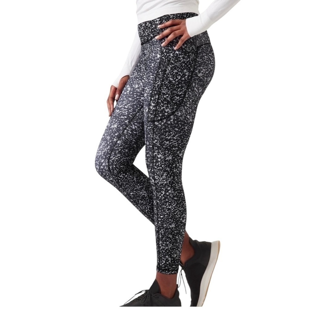 Athleta Ultimate Stash 7/8 Tight Legging Size XS Storm Black and White